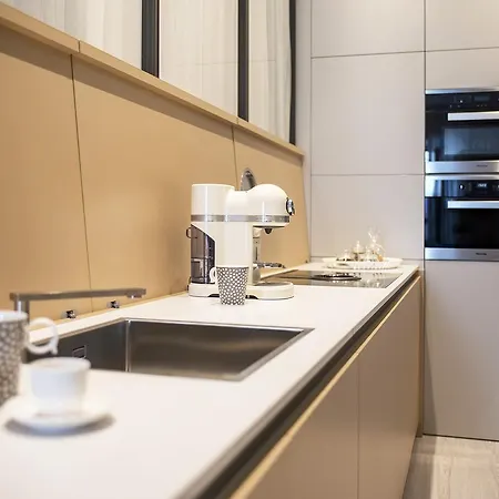 Cinquanta4 Charme トレント